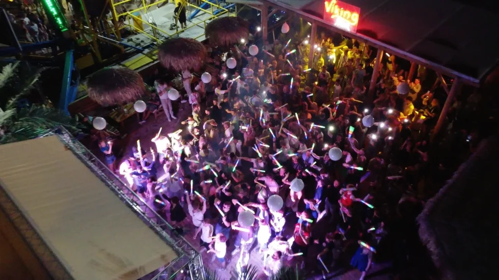 Viking Beach Bar in Sunny Beach, de populairste strandbar voor jongeren