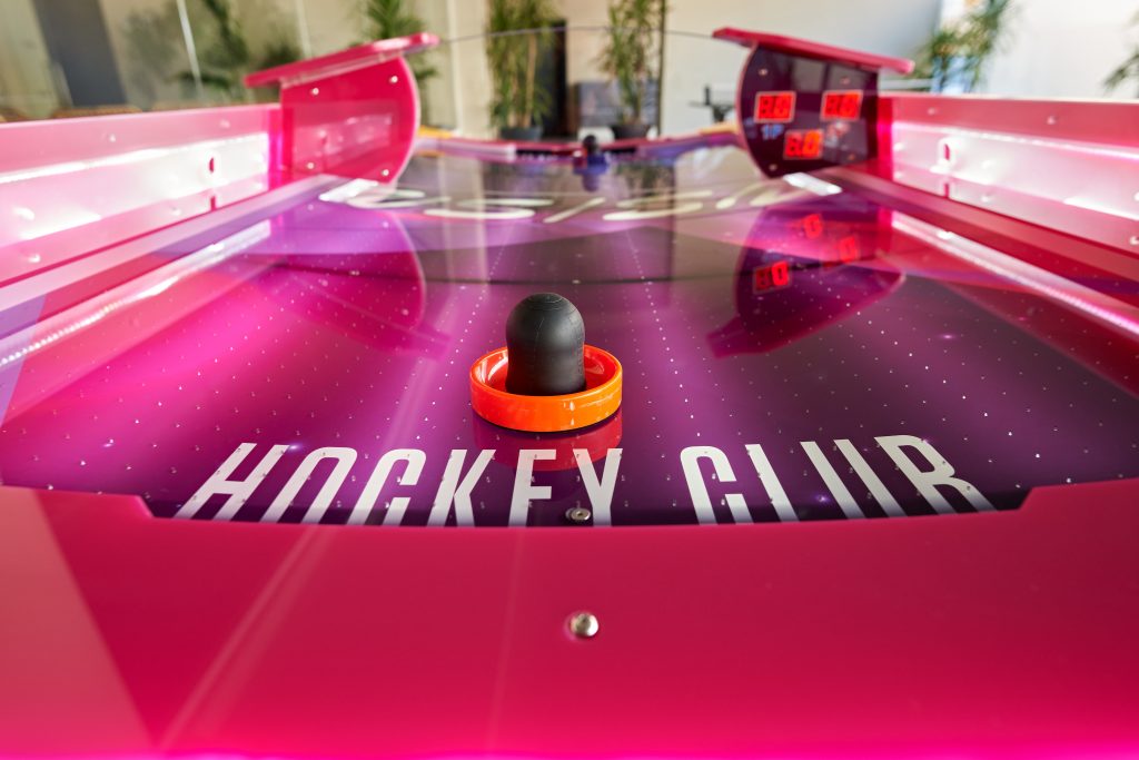 Sunny Beach Club airhockey gamehall