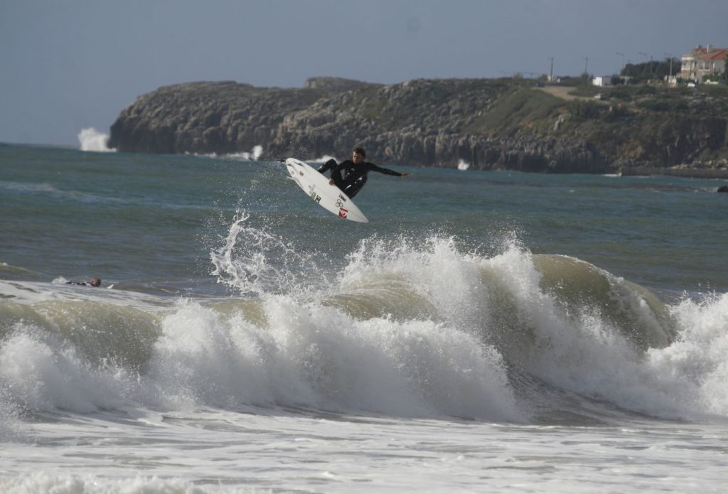 Surfen bij Albufeira in de Winter