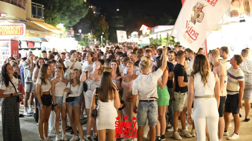 Groep vrienden in Sunny Beach